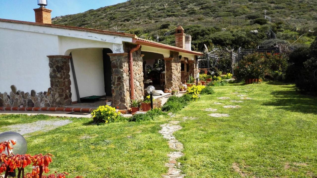 B&B Glamping Semaforo Capo Sperone SantʼAntìoco Exteriör bild